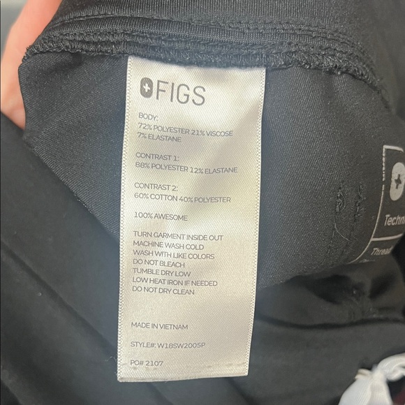 Figs Black Scrub Set ‼️Top XS & Pants S - Picture 12 of 12